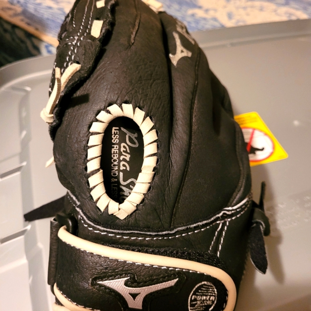 Mizuno Leather glove